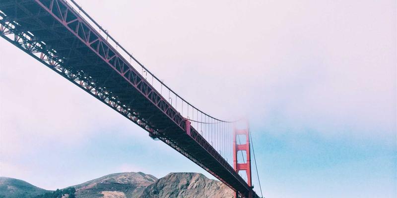 从个性化礼物到传世纪念品：奢侈品品牌如何以高端杰礼品深化客户忠诚