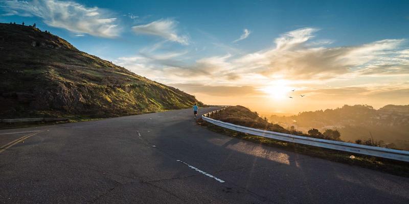 创意礼物与杰礼品：金融机构如何通过企业礼品传递稳健与尊贵的品牌信息