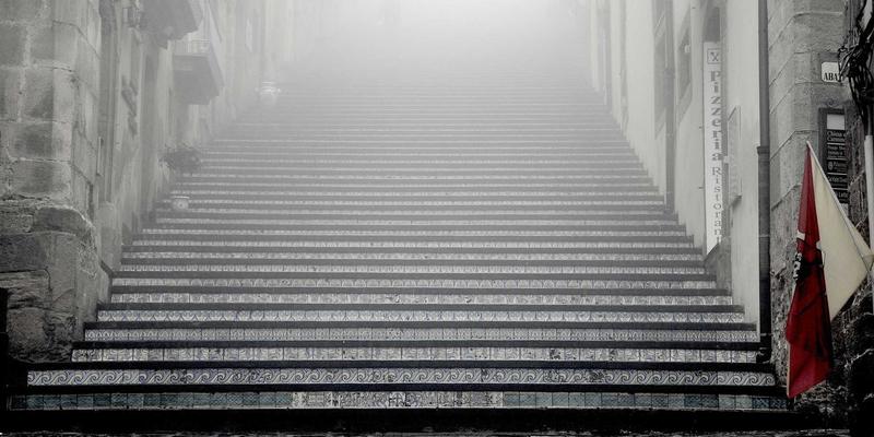 礼品定制应用：如何用创意纪念品与企业礼品深化情感连接